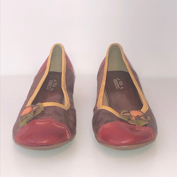 VIA VENETO Floral Slip On Shoes ((size 9)) - Picture 4 of 8